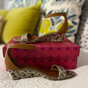Tory Burch Savannah 45mm Wedge Sandal - Dune Snake - Size 8